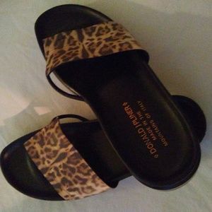 Donald J. Pliner Fifi sandal size 7. Gently worn.